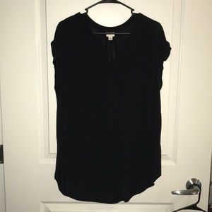 Single button pocket tee